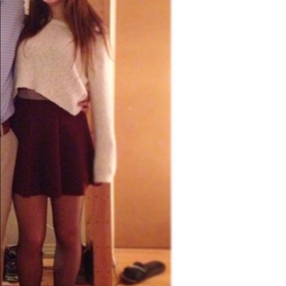 Brandy Melville Cropped Sweater - Picture 2 of 3
